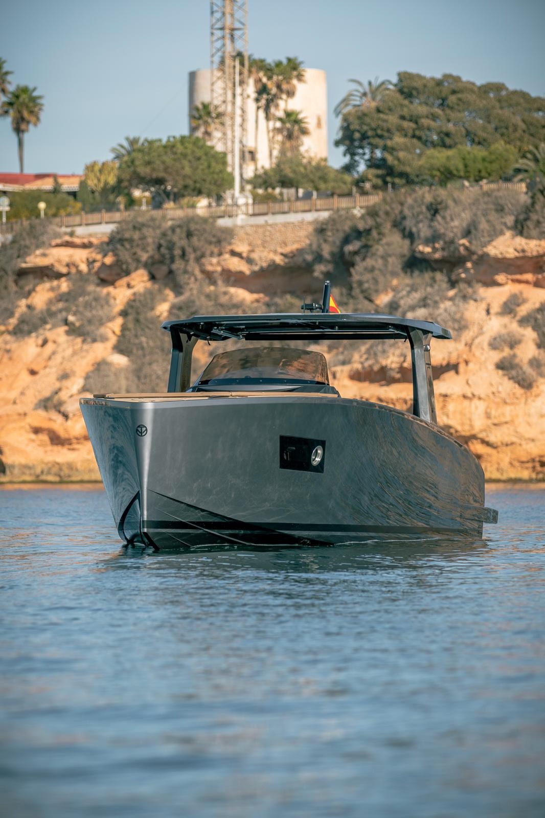 Tesoro T40 Bug-Ansicht am Anker